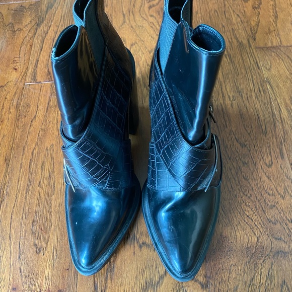 Zara rubber high heel bootie with buckle size 39, fits like an 8.5 - Picture 6 of 8
